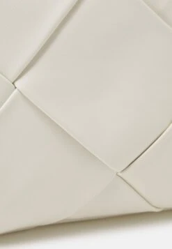 Even&Odd Clutch - Off-White -Even-Odd Store 07e74e27ea1244a38a75d2aef8d65aa0