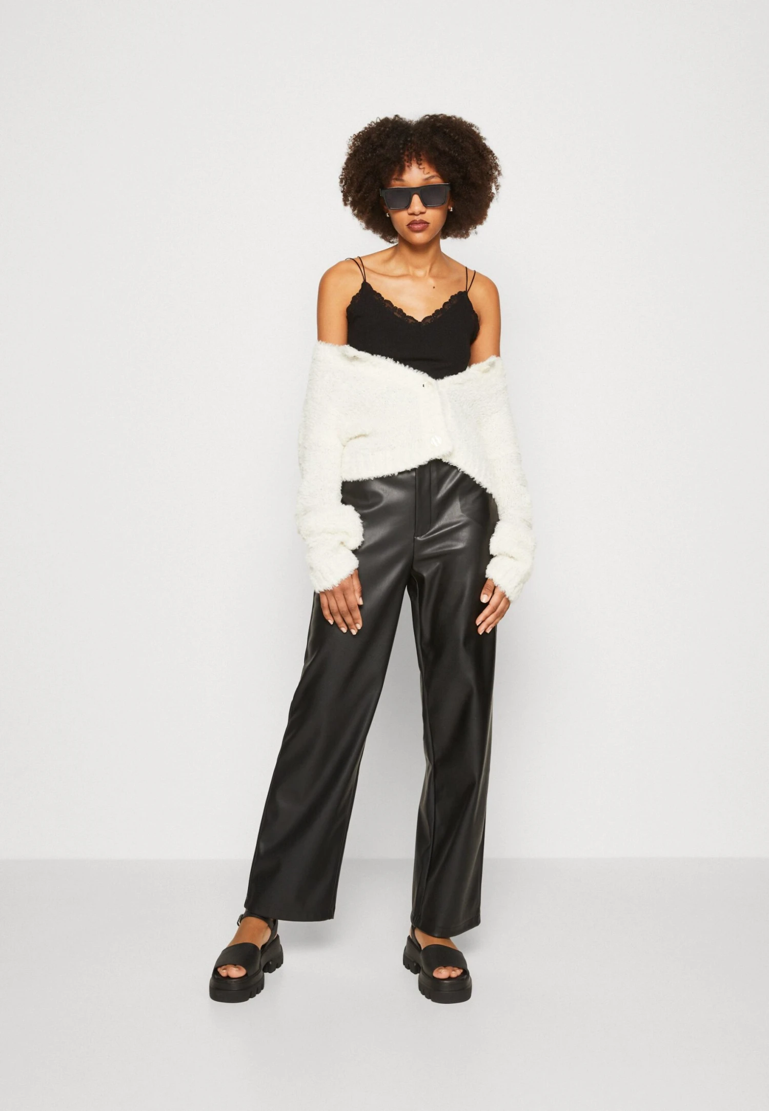 Even&Odd Top -Black 2 Even&Odd Top -Black - Image 2