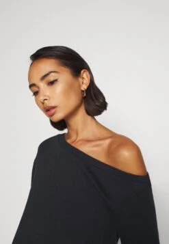 Sweatshirt - Black -Even-Odd Store 140f007d7c4948d2b0b870951c734fe7