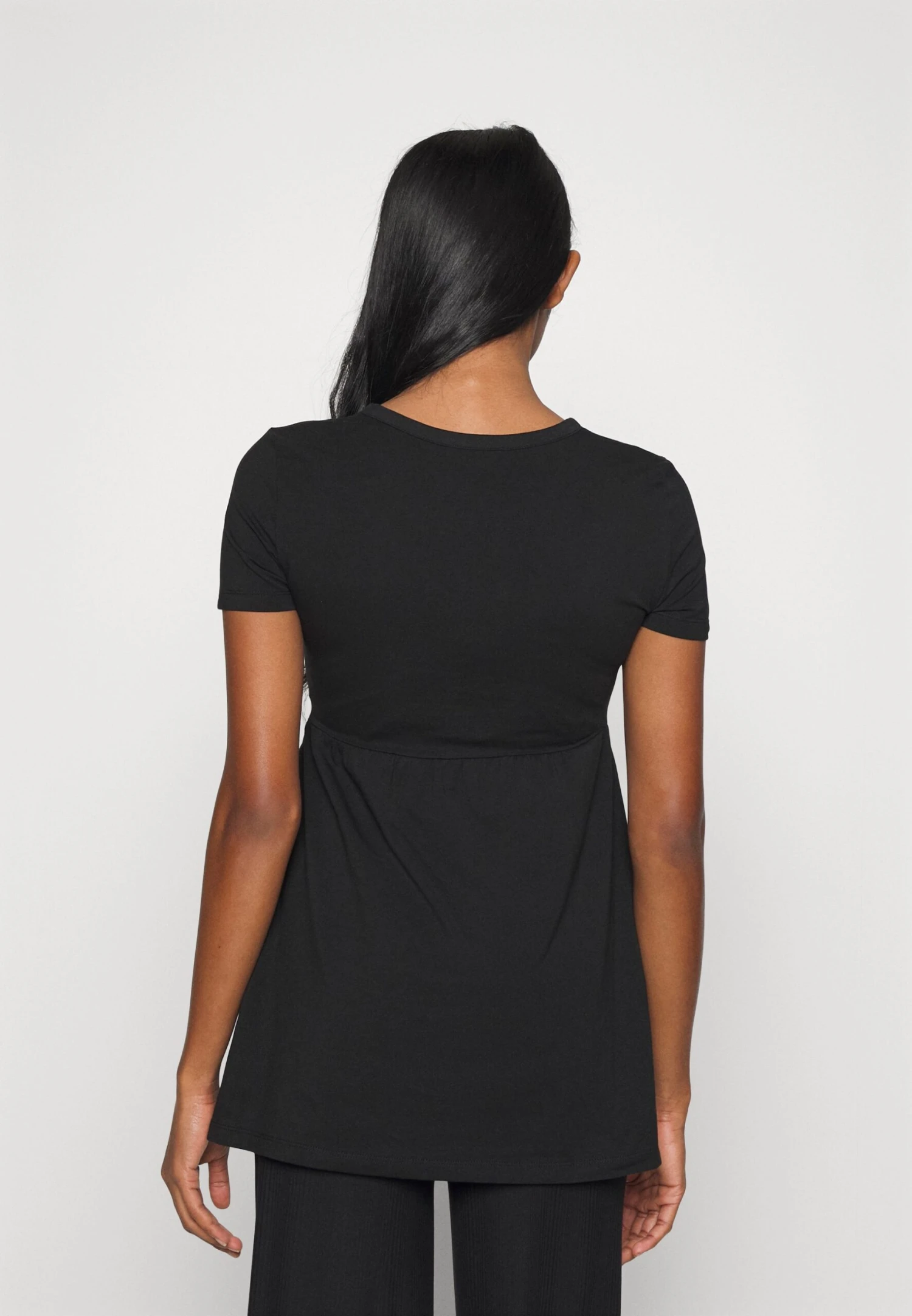 Basic T-Shirt - Black 3 Basic T-Shirt - Black - Image 3