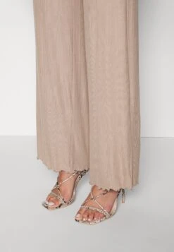 Trousers - Beige 9 Trousers - Beige -Even-Odd Store 2d0c16696fb74453b0001770b7f4b126