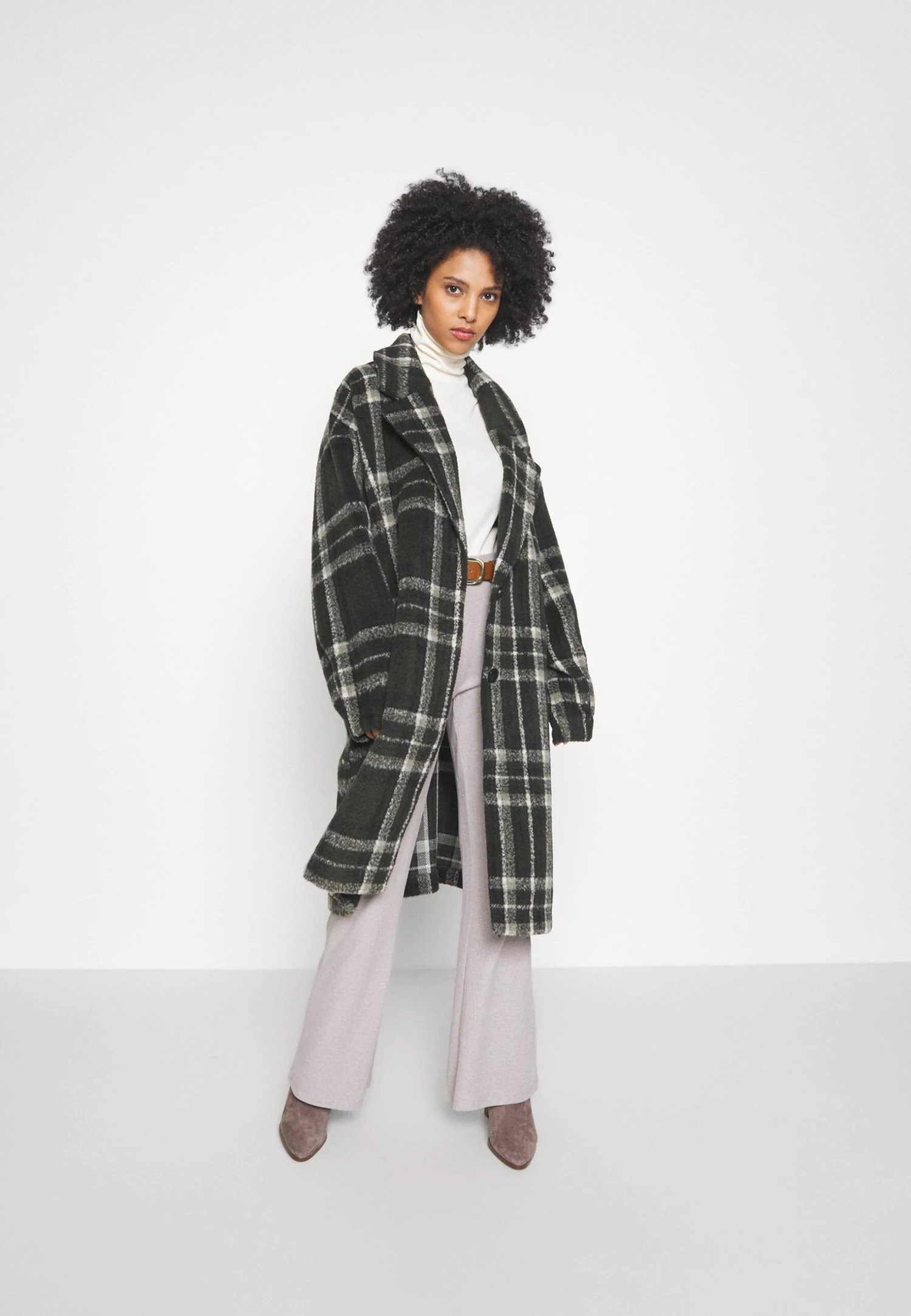 Trousers - Light Brown 2 Trousers - Light Brown - Image 2