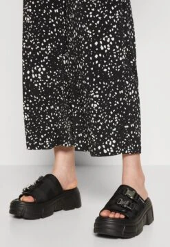 Even&Odd Jumpsuit - Black/White 11 Even&Odd Jumpsuit - Black/White -Even-Odd Store 4cc010655eb541c2a3f6be04998389fe