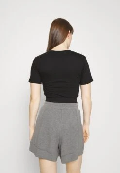 Basic T-Shirt - Black -Even-Odd Store 52035717e8c444a9a7d38bc804e150ec