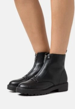 Wide Fit - Classic Ankle Boots