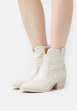 Even&Odd Cowboy/Biker Ankle Boot - Off White