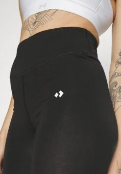 3/4 Sports Trousers - Black -Even-Odd Store 795eb34d88eb4bd78d30f4637f56024d