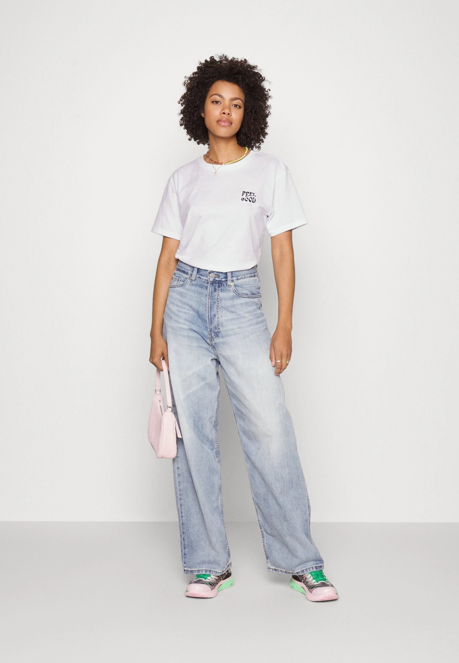 Even&Odd Clare Feel Good Chest Artwork- Print T-Shirt - White 2 Even&Odd Clare Feel Good Chest Artwork- Print T-Shirt - White - Image 2