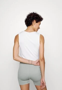 Top - Off-White -Even-Odd Store 7e3c4444f2f94154b3e5ab06f132af3b