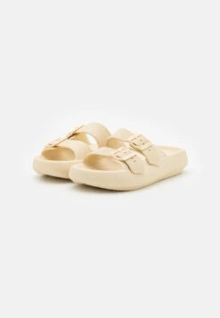 Even&Odd Pool Slides - Off White -Even-Odd Store 90d68644b34041f6b6fa87cd0a1fd117