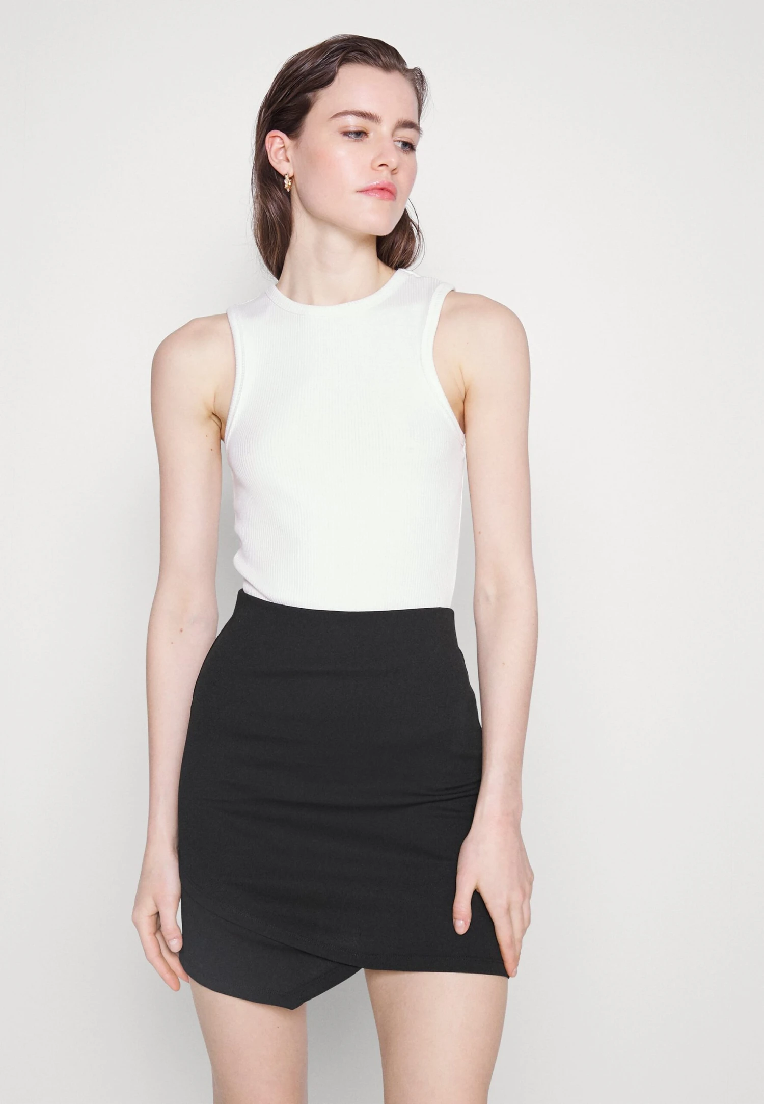 Mini Skirt - Black 4 Mini Skirt - Black - Image 4