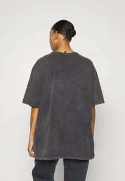 Liz Beverly Hills / 802 - Black - Print T-Shirt - 802 - Black -Even-Odd Store a05c0419e98c49ffb773814ca88c76ab