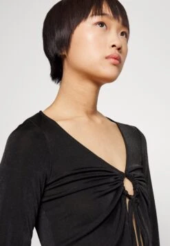 Long Sleeved Top - Black -Even-Odd Store ab68dfd6a7304b9295c978a9f28e769b