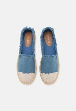 Even&Odd Slip-Ons - Blue 11 Even&Odd Slip-Ons - Blue -Even-Odd Store bf81f65f3c494d1296a05dabd6c59bb4