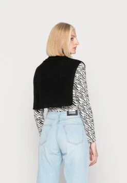 Even&Odd Cape - Black 7 Even&Odd Cape - Black -Even-Odd Store d192a8b4770a4497adec6047a907f41a