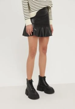 Even&Odd Leather Skirt - Black