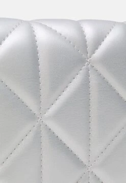 Even&Odd Clutch - Silver 7 Even&Odd Clutch - Silver -Even-Odd Store e25be354163c4ee0ba967fc6fc51b04c