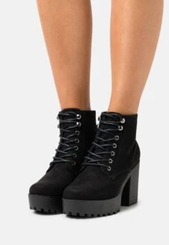 Lace-Up Ankle Boots - Black